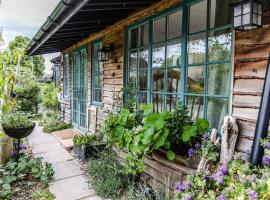 Cozy Garden Studio, cheap hotel in Williton
