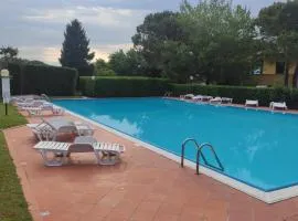 Appartamento vista lago con piscina