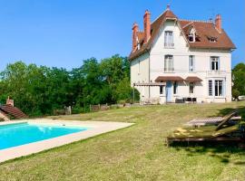 Bed and Breakfast Villa Castel Marie Louise: Néris-les-Bains şehrinde bir Oda ve Kahvaltı