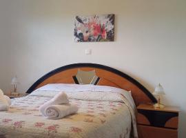 Serenity Cottage στο Συκάμινο Ωρωπού, hotel with parking in Sikáminon