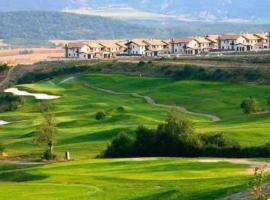 Un encanto de dúplex, hotel golf di Jaca