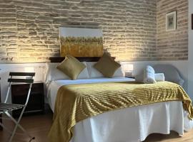 Clarisas Suites: Carmona'da bir otel