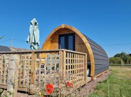 Jerusalem Farm Pods, hotel with parking in Tranent