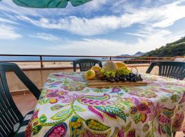 Sicilian Mood - Tropicana Apartment, budgethotell i Letojanni