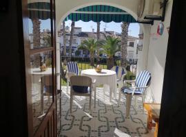 Spanish style apartment with terrace Torrevieja, apartmán v destinaci Torrevieja