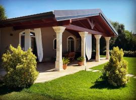 Corte dei Mirti, Appartamento indipendente con ampia veranda, hotel a Iglesias