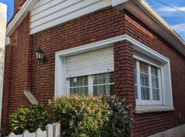 Casa tipo chalet en PH a tres cuadras del mar, hotel em Mar del Plata