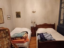 Chez Virginie - chambre du Bourg, hotel a Lourdes