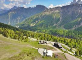 La tana del Lupo, viešbutis mieste Falkadė, netoliese – Laresei