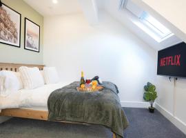 Central Buckingham Apartment #5 with Free Parking, Pool Table, Fast Wifi and Smart TV with Netflix by Yoko Property, familiehotel i Buckingham