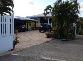 Villa Arc-en-ciel, hotel in Sainte-Luce
