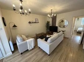 Charming 2-Bed Apartment in Danbury essex