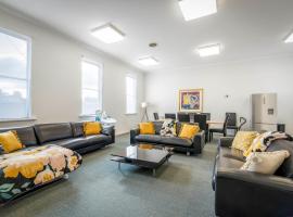 4 Bedroom House - Hobart CBD - Free Parking - Free WIFI, hotel in Hobart