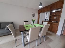 Departamento en la Ciudad de Mendoza Frente al Parque Central con Terraza y Vistas, hotel en Mendoza