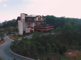 The Forest Lodge at Camp John Hay privately owned - with balcony and parking 133, διαμέρισμα σε Baguio
