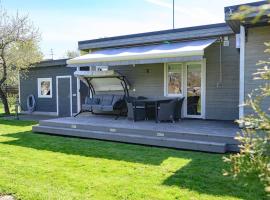 Family retreat with a sauna in the centre, fjölskylduhótel í Kuressaare