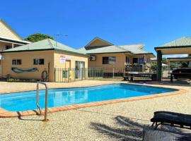 San Marco Villa Close To Beach, beach hotel in Burrum Heads