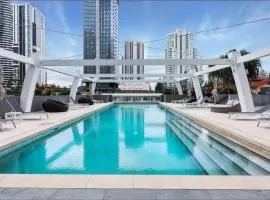Broadbeach Stunner Modern and Central