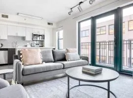 Logan Circle 1BR w Gym WD Pool nr bars WDC-483