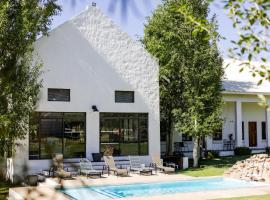 Mont d'Or Monte Bello Estate, country house in Bloemfontein