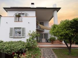 Casa delle Lumiere. 6 beds between the sea, thermal baths, and the Tuscan countryside, вила в La Caduta