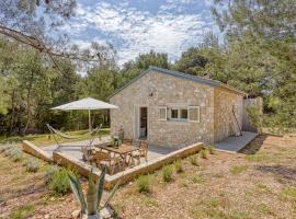 Eco House Casa Grigia - Happy Rentals, αγροικία σε Čunski