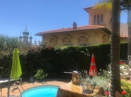 Centre Nice, piscine, intime, en VILLA ancienne, hotel with pools in Nice