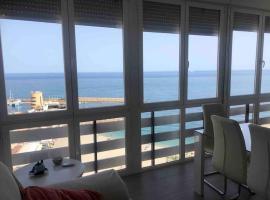PRIMERA LÍNEA DE PLAYA, LA ARENA A TUS PIES, hotel in Aguadulce