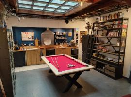 Atelier d'artiste - Loft with garden center of Paris, hytte i Paris