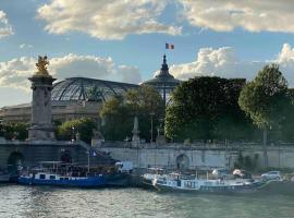 Péniche de charme au pont Alexandre III, rumah bot di Paris