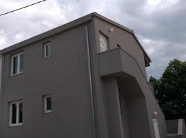 Vini, Hotel in Kruševo