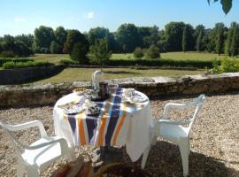 Domaine de Puyrousse, hotel amb aparcament a Ribérac