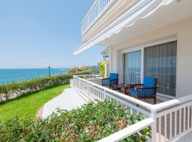 Theatre Home by RentalsPro - Nea Moudania Halkidiki, place to stay in Nea Moudania