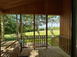 Breckland Lodge 3 with Hot Tub, viešbutis mieste Belladrum