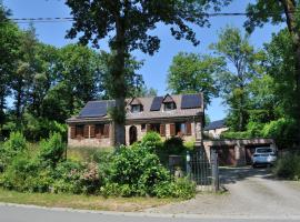Très belle Villa 4 façades dans quartier vert et arboré - 5 kms de Namur, feriehus i Namur