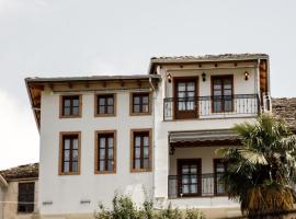Hotel Sarajet 1821, hotel keluarga di Gjirokaster