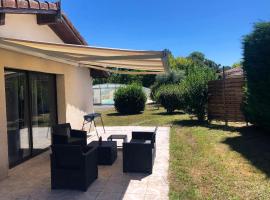 Maison d'une chambre avec piscine privee jardin clos et wifi a Pontenx les Forges, מלון בPontenx-les-Forges