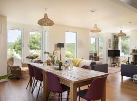 Treen House, Porthcurno, holiday home in Porthcurno