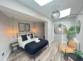 Modern spacious Belfast city stay free parking