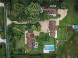 La Grange De Léonie, Chambres d'hôtes avec Piscine et Spa, pansion u gradu Méry-sur-Cher