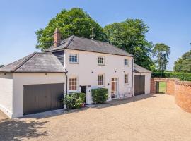 Crisply stylish Georgian cottage - Orchard Coach House, מלון בסדברי