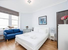 Charing Cross Road One Bedroom, apartment in London