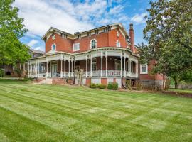 One of These Nights - King Sized Bed - Sleeps 2, B&B i Lynchburg