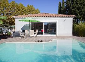 Belle Villa moderne avec piscine et jardin, מלון ידידותי לחיות מחמד בסולייס-פון