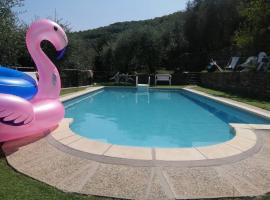 Dimora tipica indipendente con piscina, barbecue, wifi، فندق مع موقف سيارات في Lecchiore