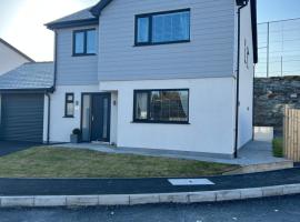 Garreg Fawr Trearddur Bay - Ty Melyn, holiday home in Trearddur