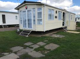 Luxury 8 and 6 berth caravans, holiday park in Jaywick Sands