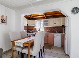 Machis House Skopelos, pet-friendly hotel in Skopelos Town