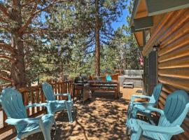 Chalet Monterey w/HOT TUB - Big Decks/BBQ, hotel i Big Bear Lake