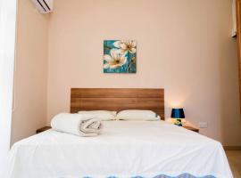 Sea views apartment-wifi-sleep 5, hotell i Marsaskala